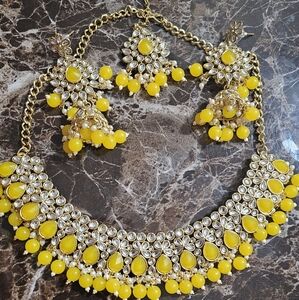 Beautiful yellow necklace with earrings and head piece